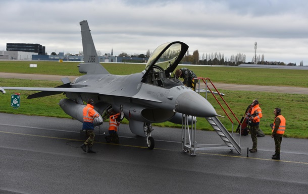 Нідерланди відправили F-16 для навчання українців