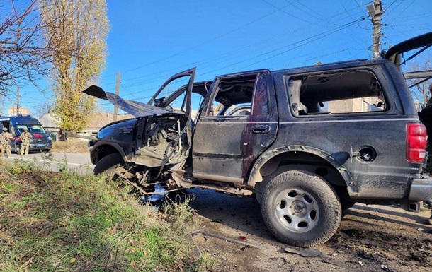 В Луганске подорвали авто с бывшим  начальником милиции  - соцсети
