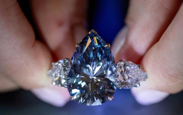 Найбільший блакитний діамант продали майже за $44 млн