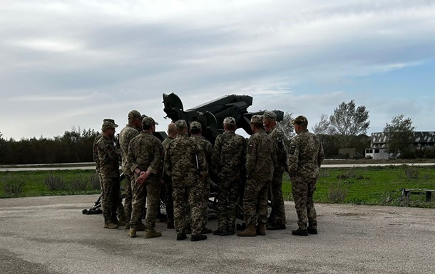 В Испанию прибыли украинские военные, которые будут обучаться на ЗРК Hawk