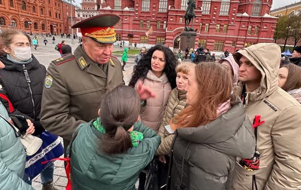  Шойгу же обещал . В Москве бунтуют против войны