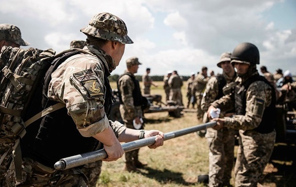 Чехия на год продлила обучение украинских военных