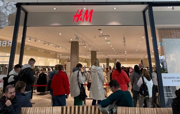 Магазины H&M возобновили работу в Украине