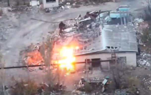 В СБУ показали, як дронами знищили склад БК росіян