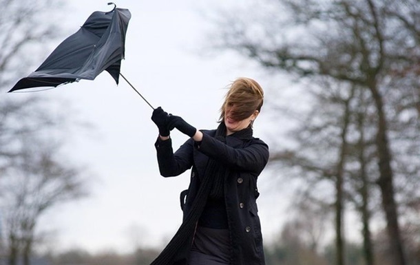 Сильний вітер і дощі: українців попередили про погіршення погоди