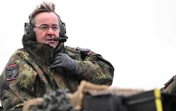 Глава Міноборони ФРН підтвердив наміри подвоїти допомогу Україні