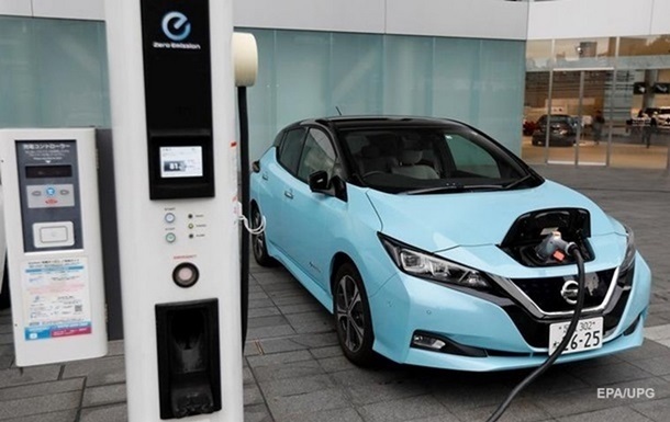 Electric car manufacturers are increasing discounts amid falling demand