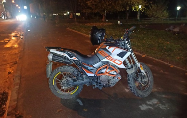 На Львівщині неповнолітній мотоцикліст збив жінку і двох дітей