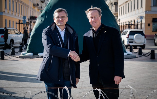 Cameron in Ukraine.  Praised Johnson, promised help