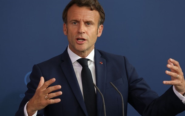 Франція веде переговори зі Швейцарією про реекспорт зброї - Макрон