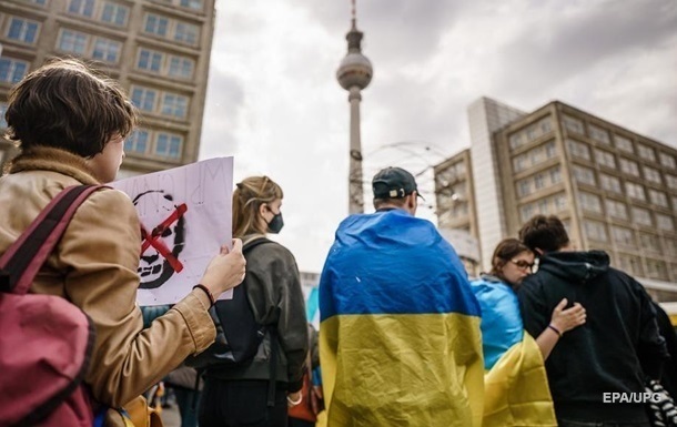 Німеччина продовжила тимчасовий захист біженців з України