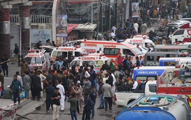 У Пакистані в ТЦ виникла пожежа: загинули 11 людей
