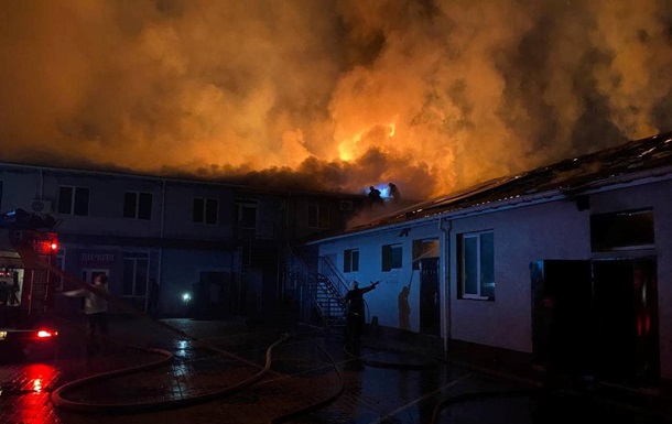 На Вінниччині ліквідовують масштабну пожежу