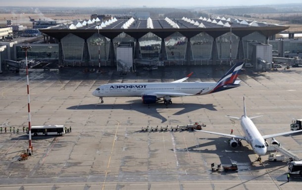 Two airports in Moscow have suspended operations