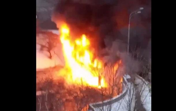 A huge fire broke out under a bridge in Moscow