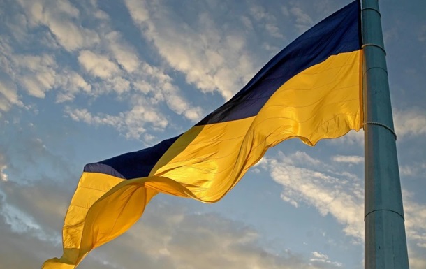 Ураган повредил самый большой флаг Украины