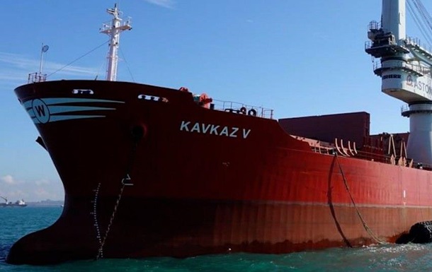 У Керченській протоці зіштовхнулися три судна РФ