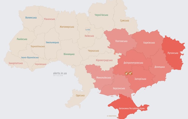 Майже половину України охопила повітряна тривога