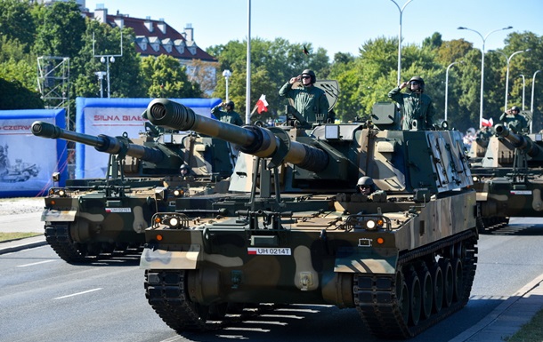 Польша уже передала Украине 18 самоходных гаубиц Krab