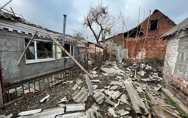 Війська РФ обстріляли Нікопольщину: пошкоджено гімназію, будинки і ЛЕП