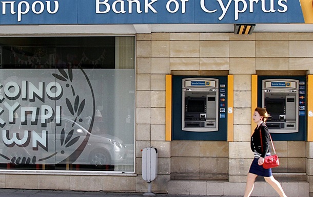 Правительство Кипра обязало местные банки прекратить все операции с рублем