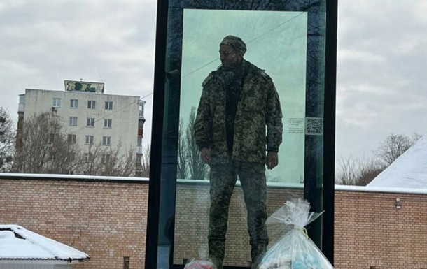 В Киеве появилась восковая фигура бойца, расстрелянного за Слава Украине