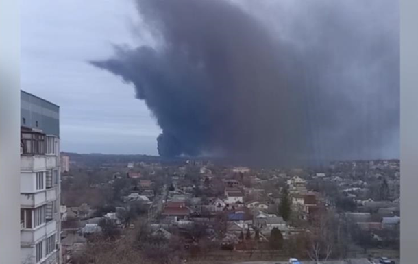 У Донецьку пролунали потужні вибухи