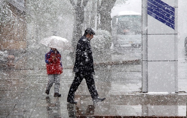 В Україні на вихідних прогнозують сніг і дощ