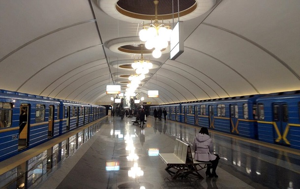 В Києві на півроку обмежать рух на  синій  гілці метро