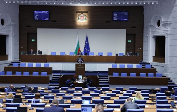 БТР для України будуть: парламент Болгарії подолав вето президента
