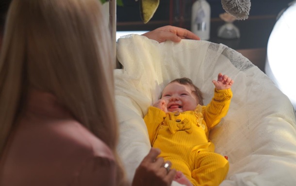 «Смайлик-кохайлик»: Двомісячна донька СолоХи знялася в її новому кліпі