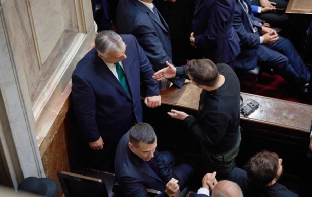 Зеленський повідомив, про що говорив з Орбаном