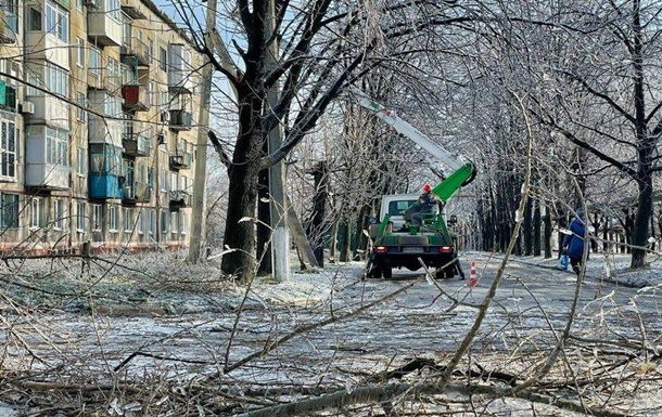 В Донецкой области подключили 130 тысяч потребителей при аномальной погоде