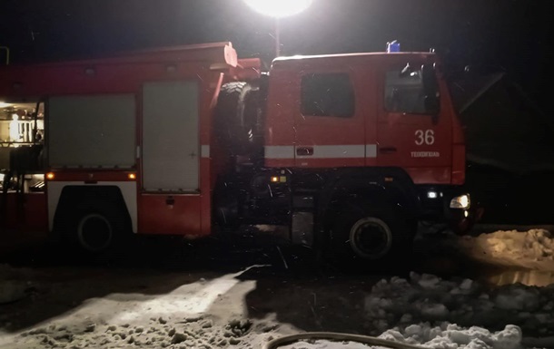 Обломки дрона РФ повредили здание в Хмельницкой области