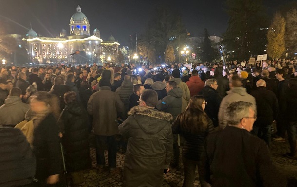 У Сербії почалися протести проти результатів виборів