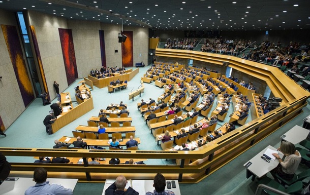 Парламент Нідерландів обмежив права трьох депутатів з проросійської партії