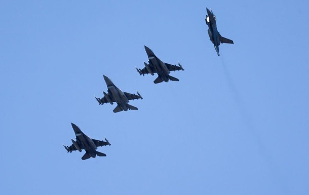 Нідерланди готують F-16 для передачі Україні