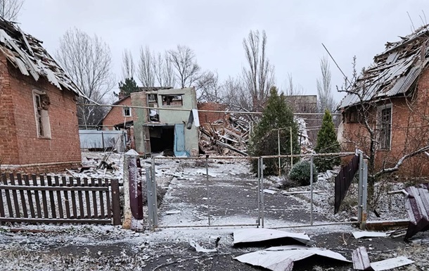 Росіяни вдарили КАБами по селищам Донбасу, є поранені