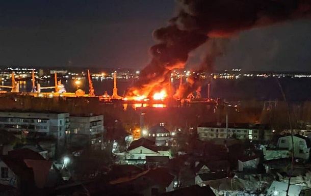 Детонація та сильна пожежа в порту Феодосії - соцмережі