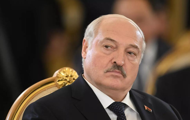 Режим Лукашенка масово затримує людей, що повернулися з-за кордону - ЗМІ