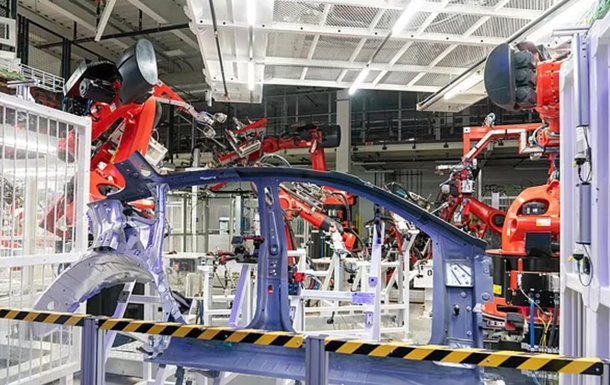 У Техасі робот компанії Tesla напав на інженера