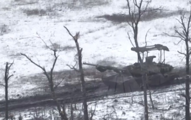 ВСУ уничтожили FPV-дроном вражеский танк Т-90М