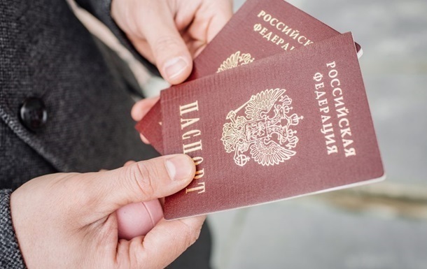 Написал  Слава Украине  в паспорте: россияне арестовали жителя Крыма