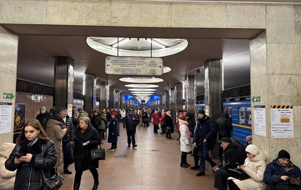 У Києві станція метро Лук янівська відновила повноцінну роботу