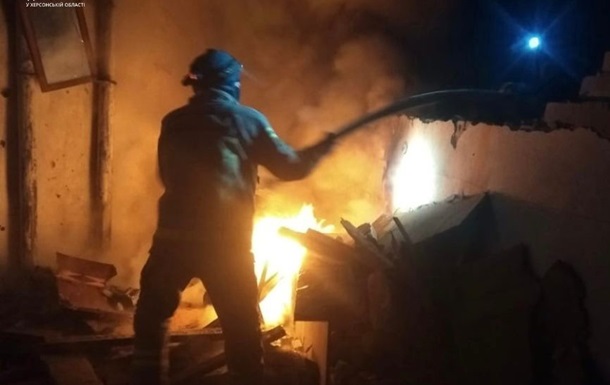 У Києві упали уламки від дрону, виникла пожежа