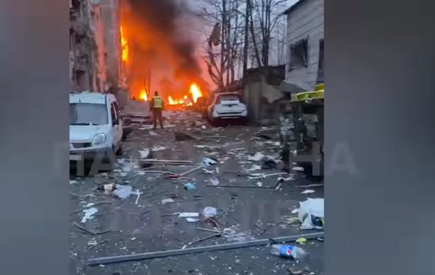 Атака на Київ: патрульні показали перші хвилини після удару
