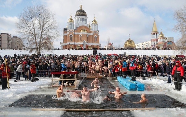 Возможны провокации: киевлян просят отказаться от купания на Крещение