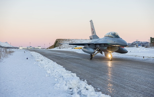 До Данії прибули літаки F-16, на яких навчатимуть українських пілотів