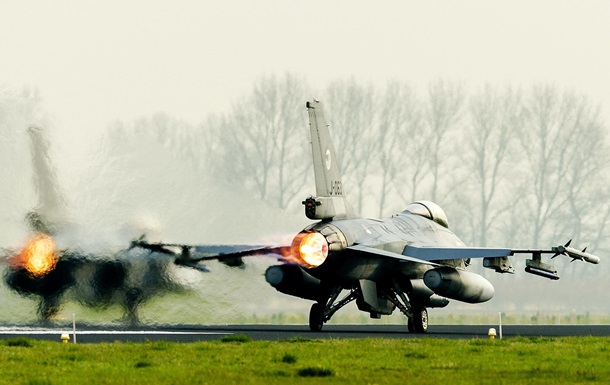 Данія затримає передачу F-16 для України - ЗМІ