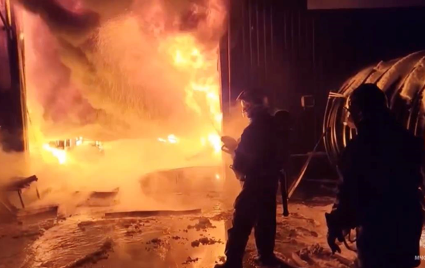Сильна пожежа спалахнула у російському Петербурзі 